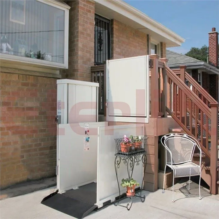 Väljas elektriline ratastoolitõstuk