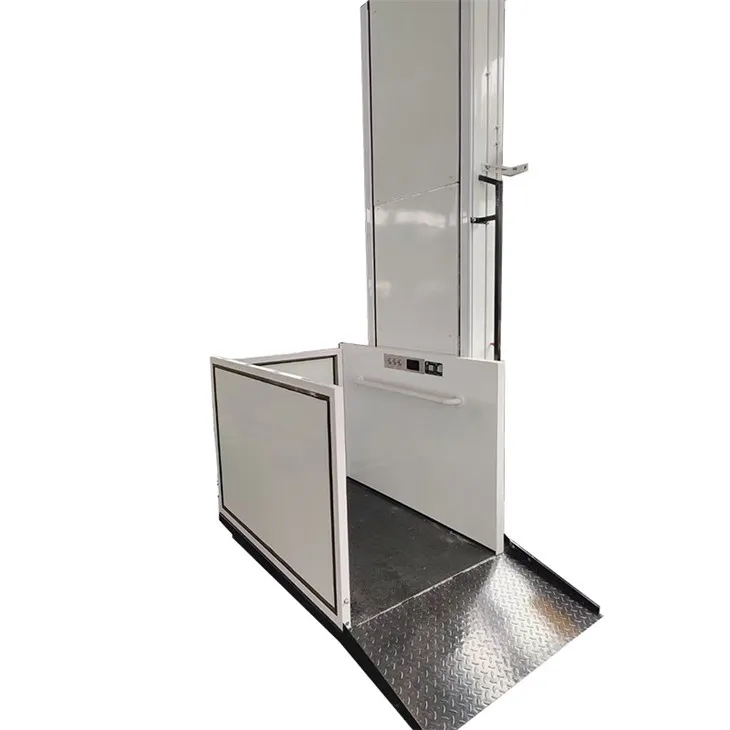 Ratastooli tõstmine koduks väljas